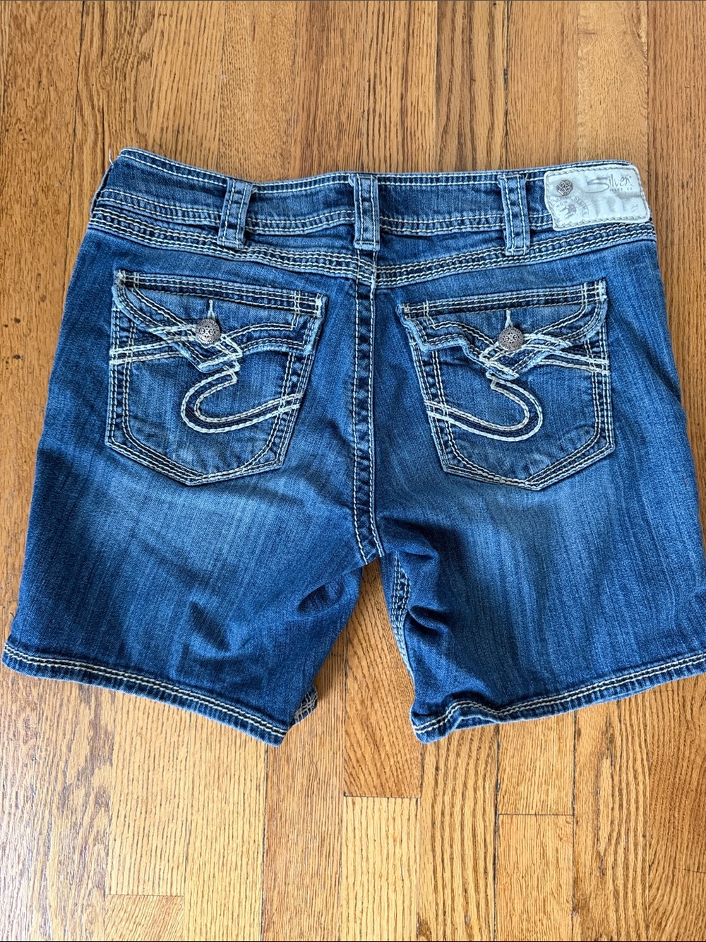 Silver Jeans Blue Suki Embroidered Back Pocket Denim Shorts size 30